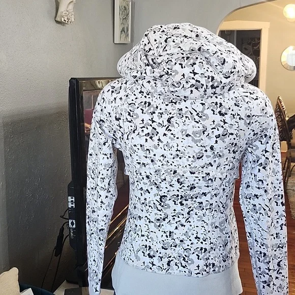 Lululemon Athletica Silver/Gray Asana Jacket - Picture 11 of 15